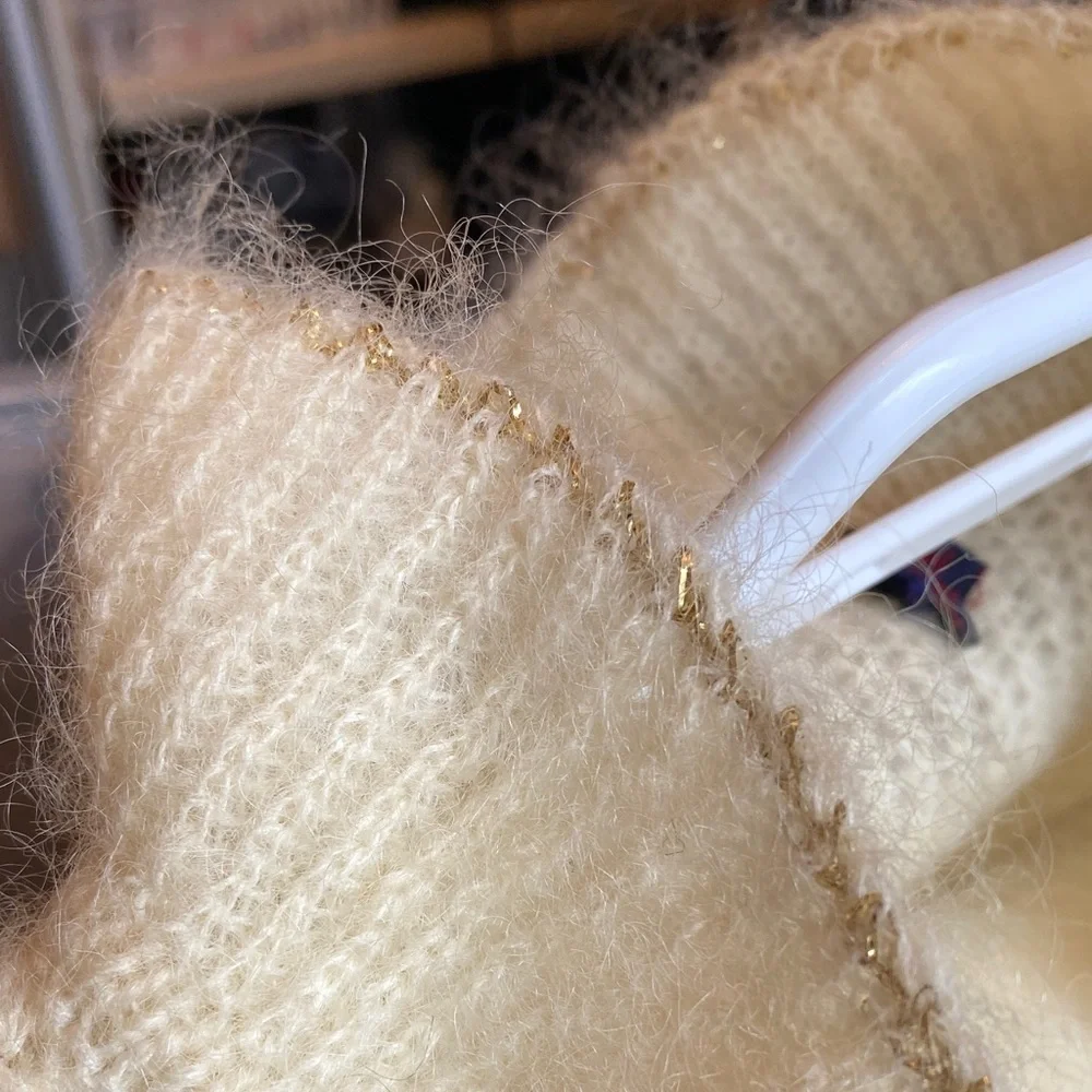 Vintage - Women's Cream Button Up Ruffle Collar Pure Wool Cardigan - Picture 11 of 11